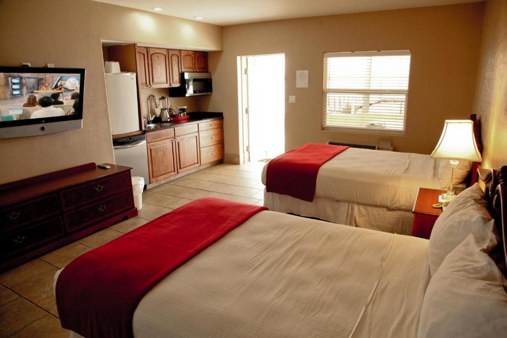 Lake Grassy Inn & Suites Lake Placid Room photo